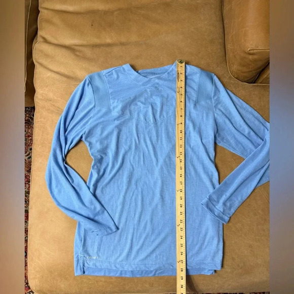 Men’s Used Nike Long Sleeve Size Medium Signs Of Wear - Picture 4 of 10